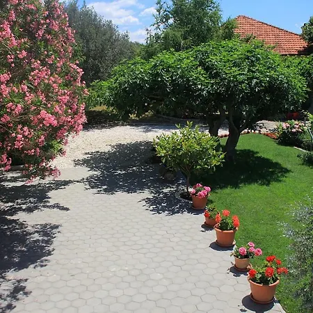 Mrdelja Apartment Nin